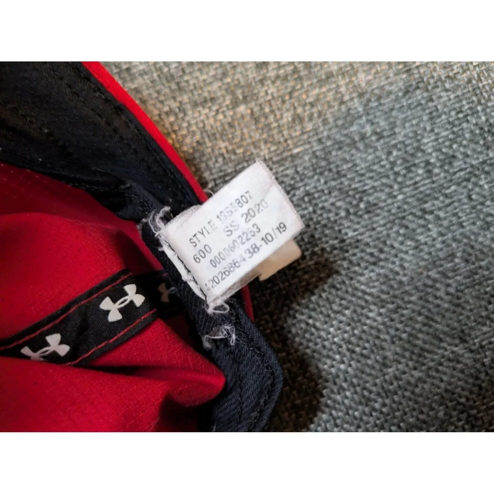 Under Armour Red Classic Fit Medium Black Logo Sports Baseball Cap‎